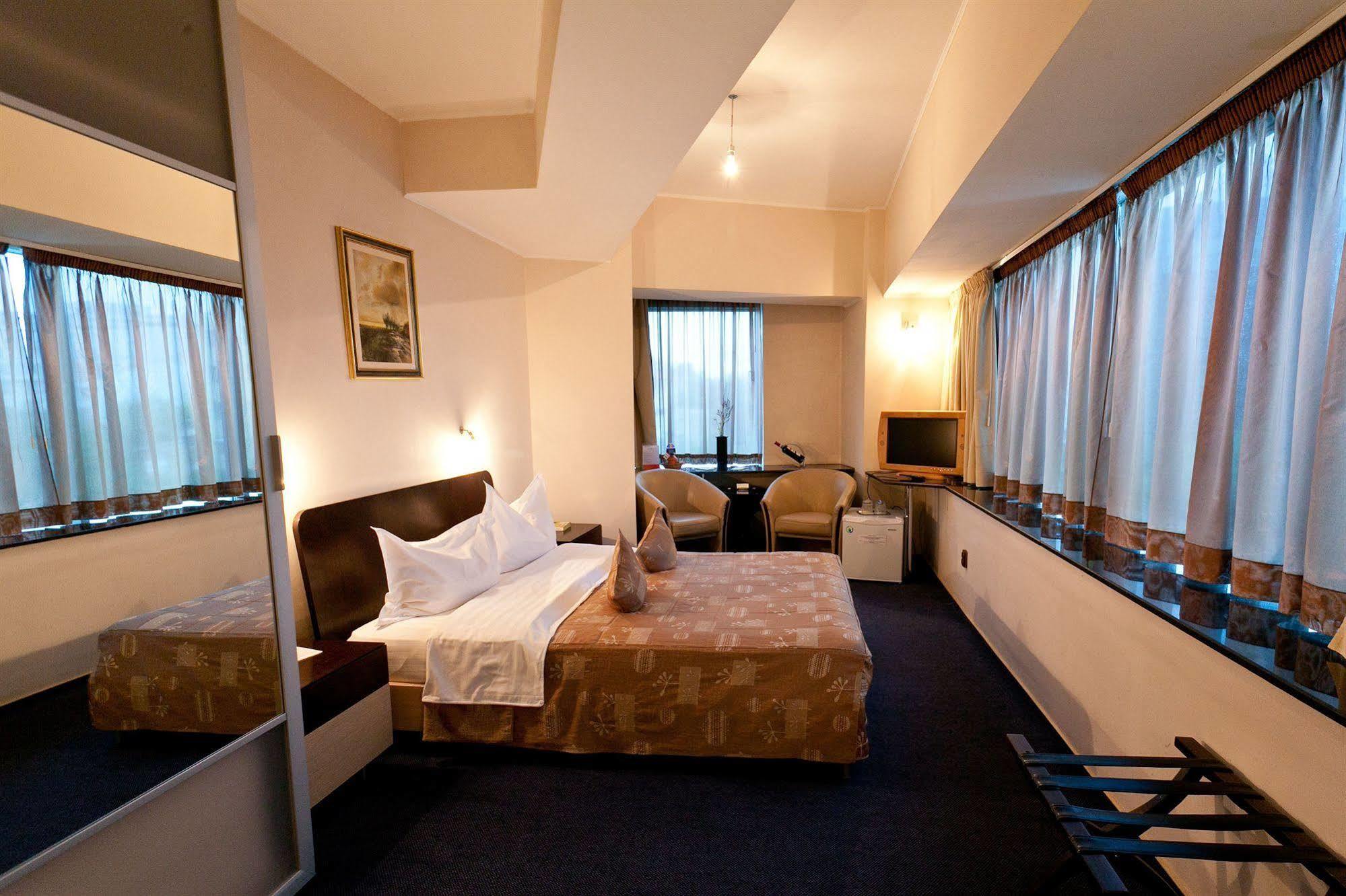 בוקרשט Hotel Dacia Rrt מראה חיצוני תמונה