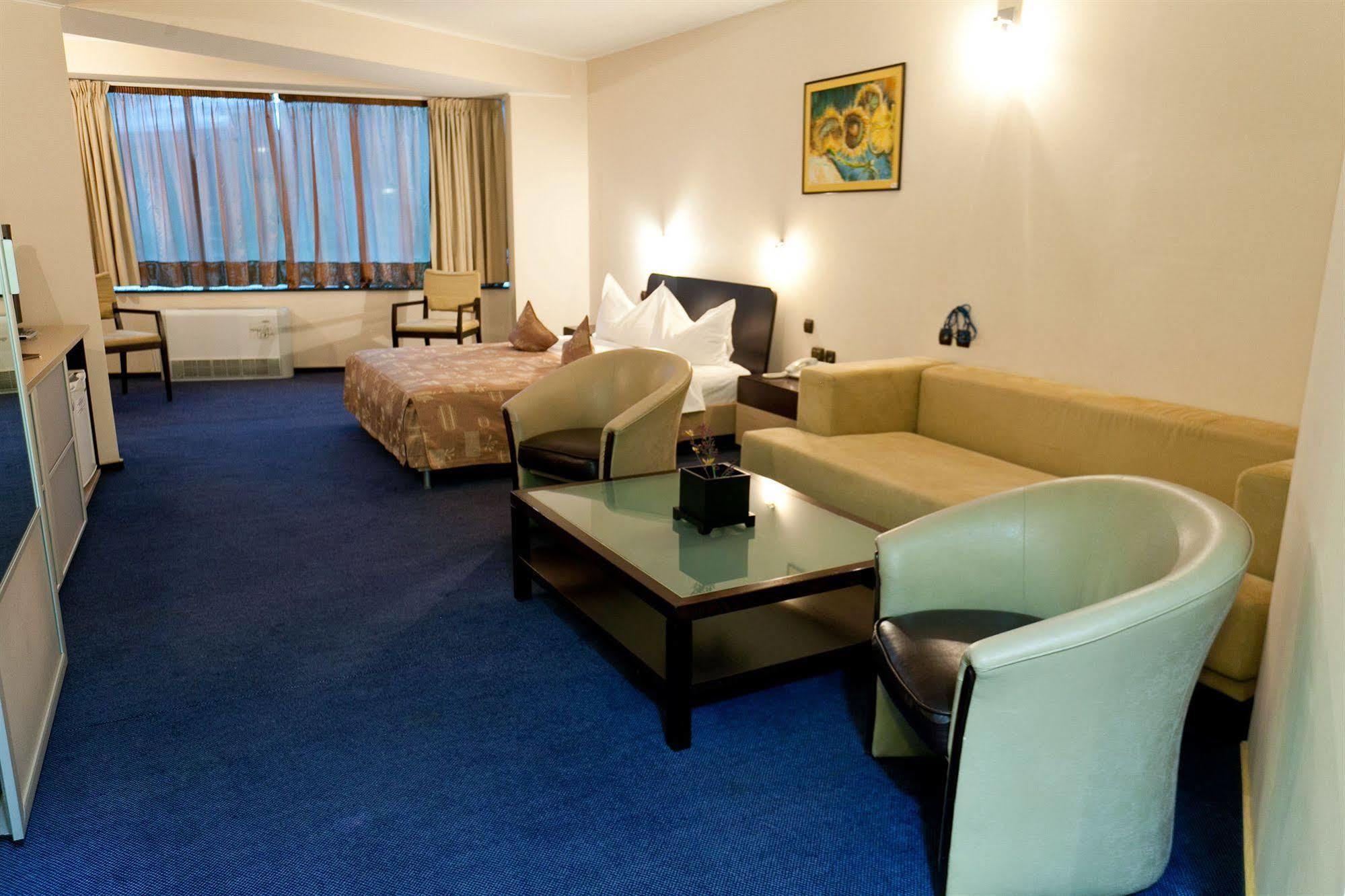 בוקרשט Hotel Dacia Rrt מראה חיצוני תמונה