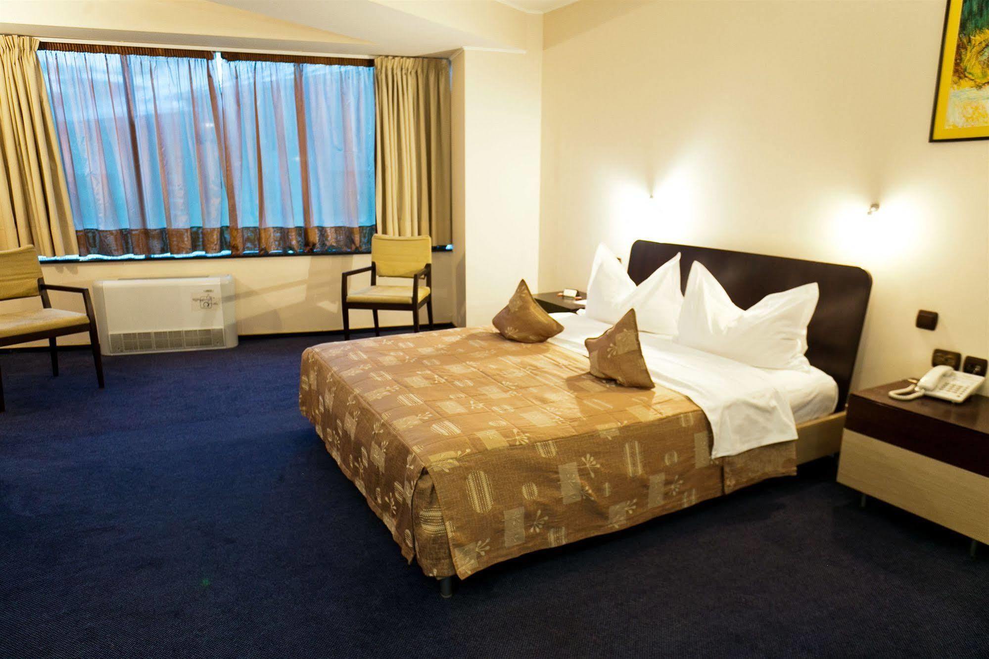 בוקרשט Hotel Dacia Rrt מראה חיצוני תמונה