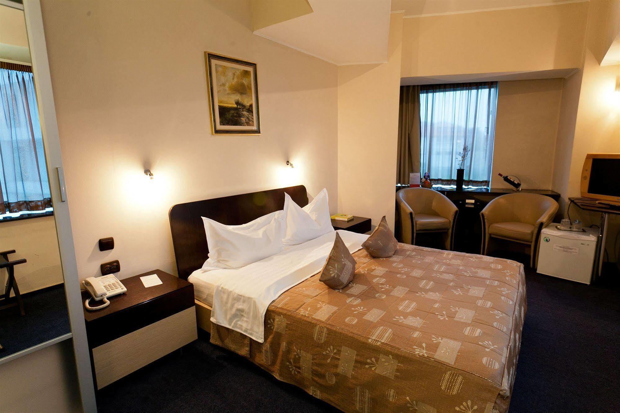 בוקרשט Hotel Dacia Rrt מראה חיצוני תמונה